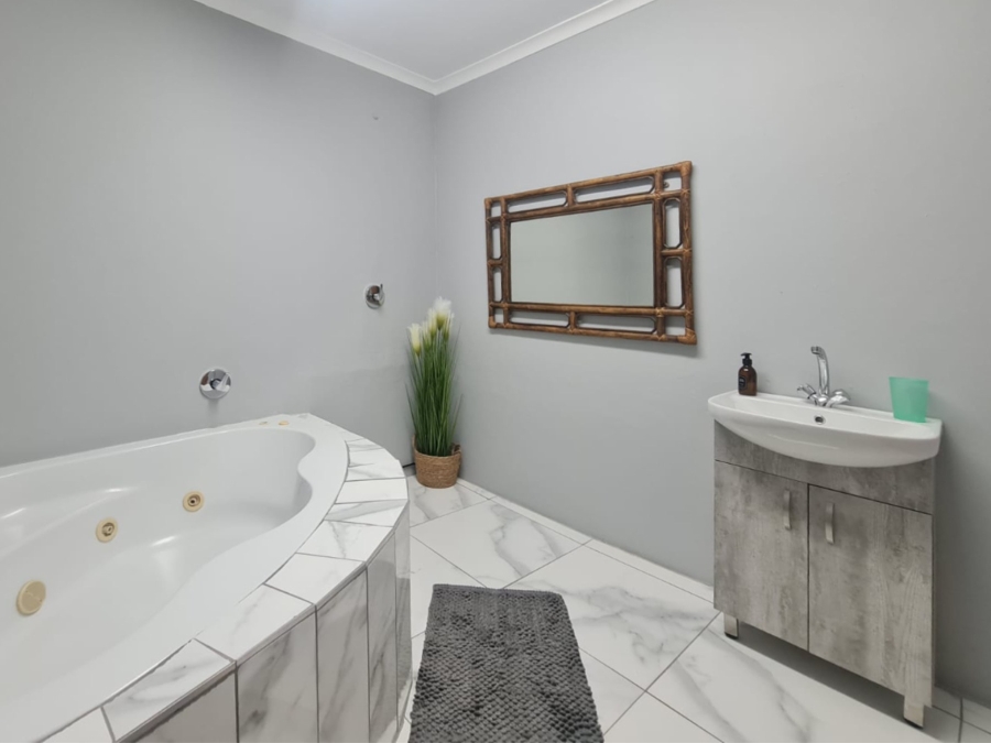 To Let 5 Bedroom Property for Rent in Eagles Landing North West